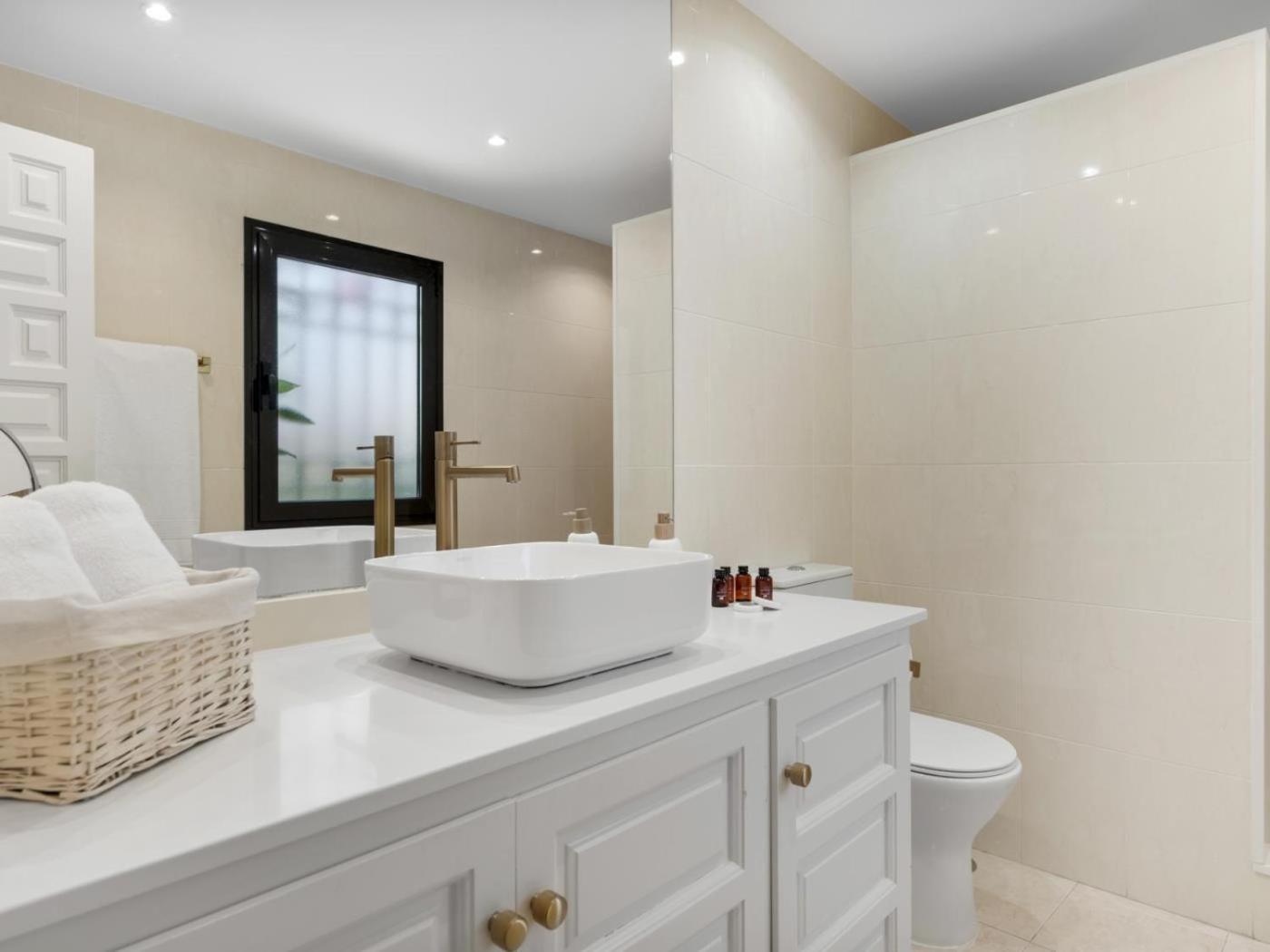 Byron, Private Pool, Walking Distance To Puerto Banus Holiday home Marbella