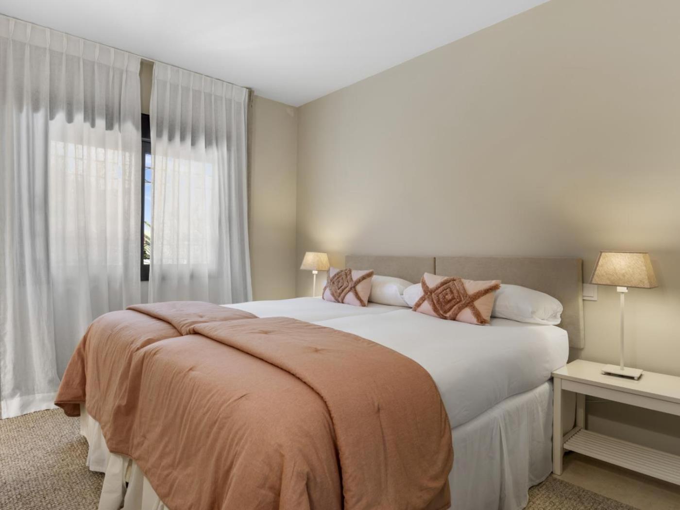 Byron, Private Pool, Walking Distance To Puerto Banus Holiday home Marbella