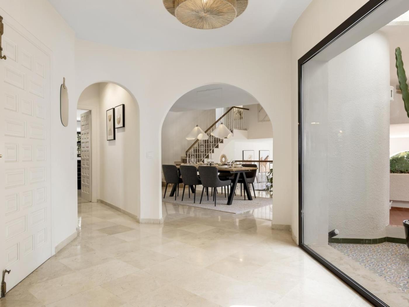 Byron, Private Pool, Walking Distance To Puerto Banus Holiday home *